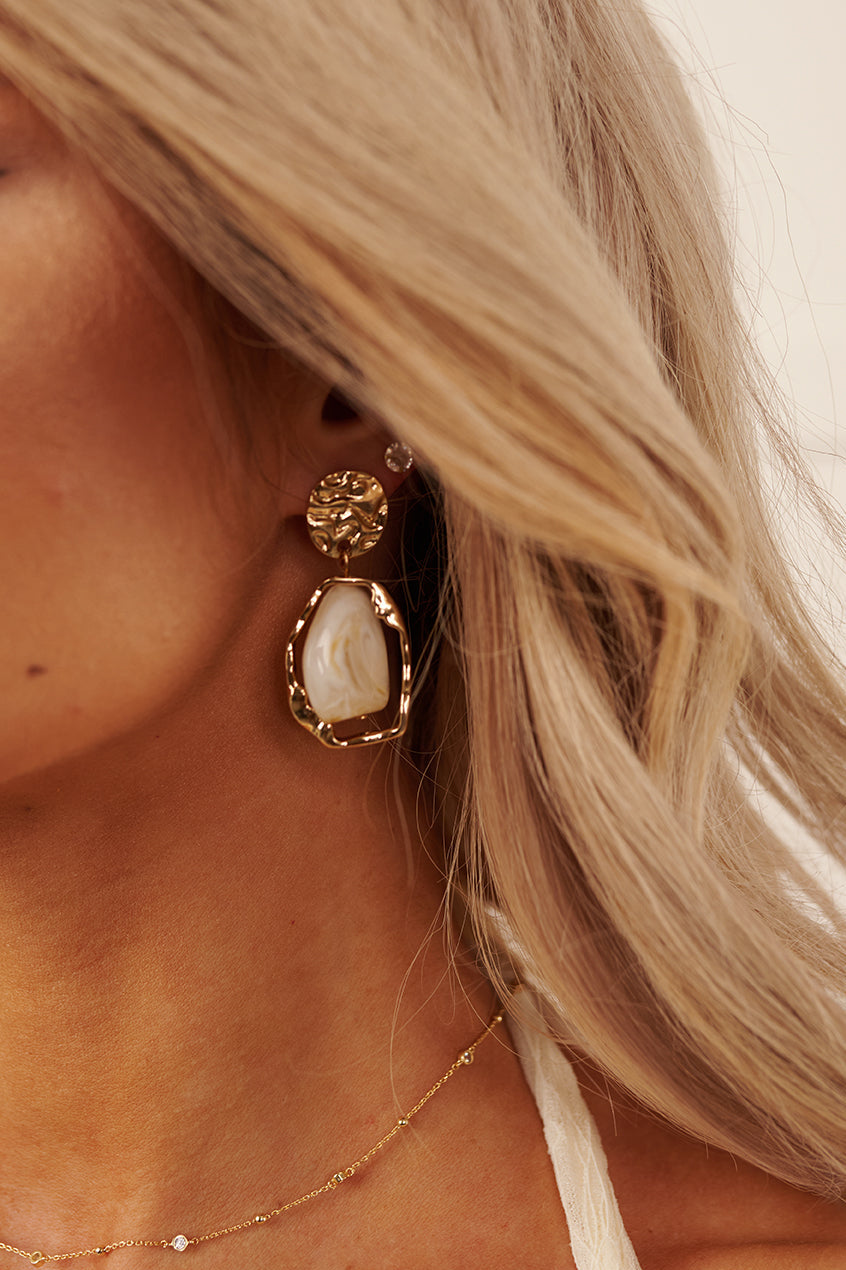 Chic On Cue Marble Oval Dangle Earrings (White Gold)