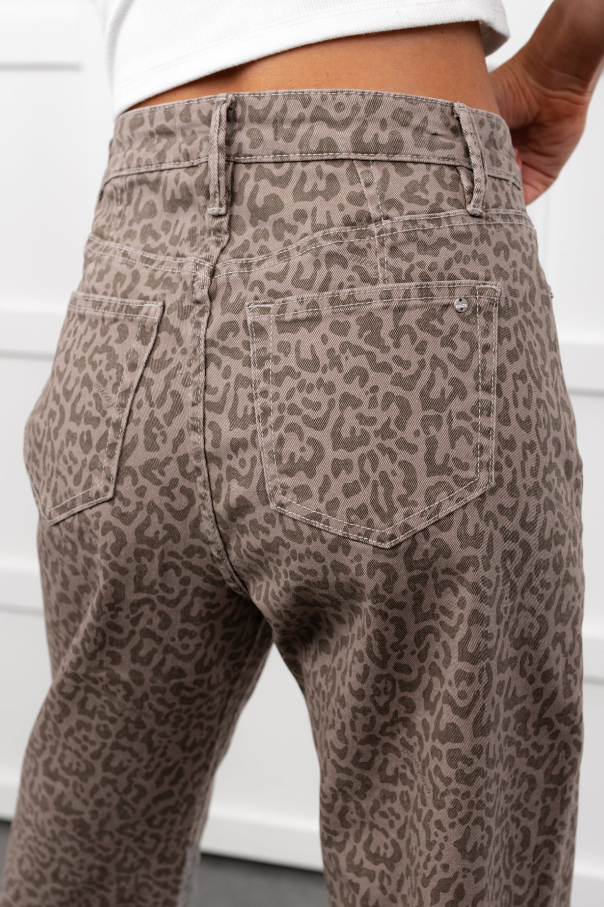 Odin Leopard Barrell Mica Denim Jeans (Ash Brown) - NanaMacs