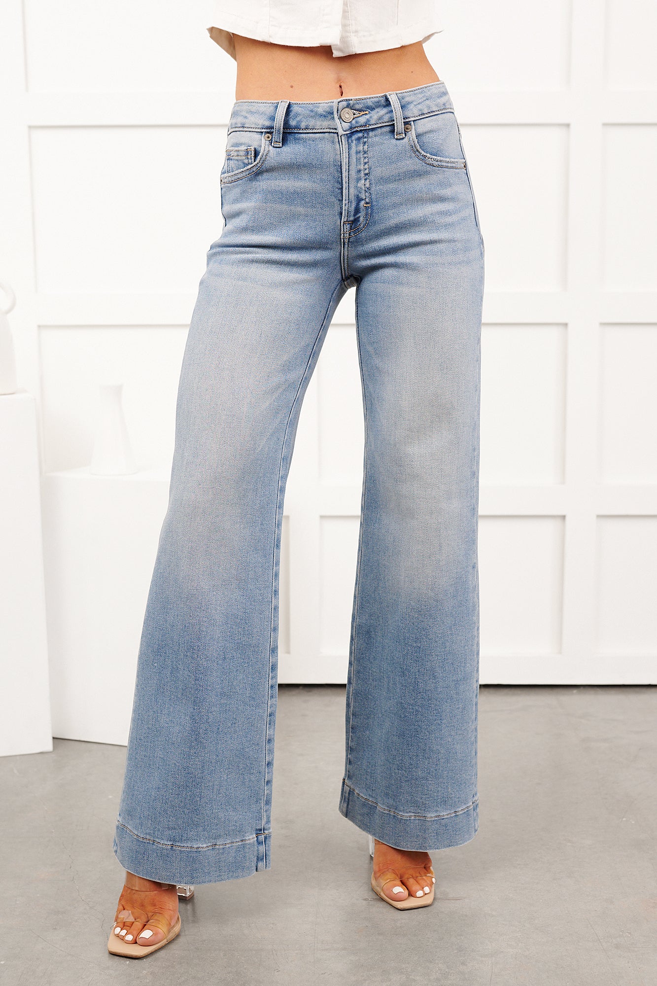 Wrigley Hidden Premium Mid Rise Star Detail Comfort Flare Jeans (Light)