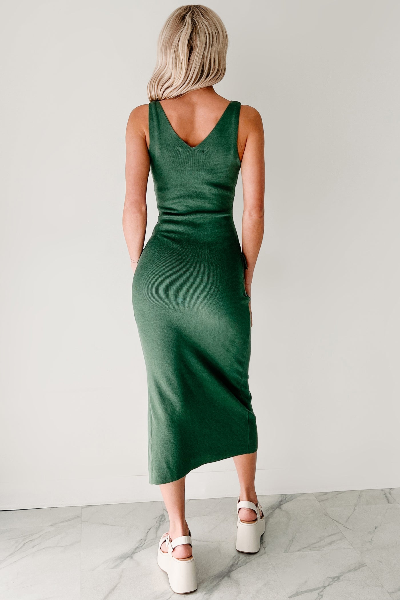 Effortlessly Cool Sleeveless Cargo Pocket Midi Dress (Green) - NanaMacs