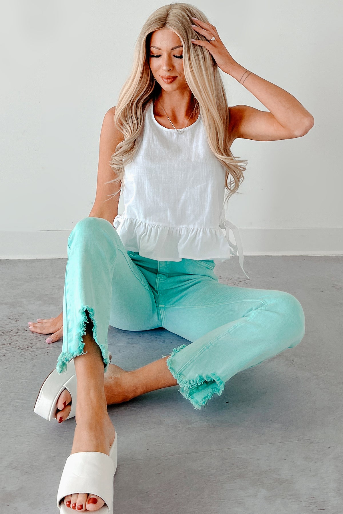 A Cup Of Quiet Sleeveless Ruffle Tie Top (White) - SMALL