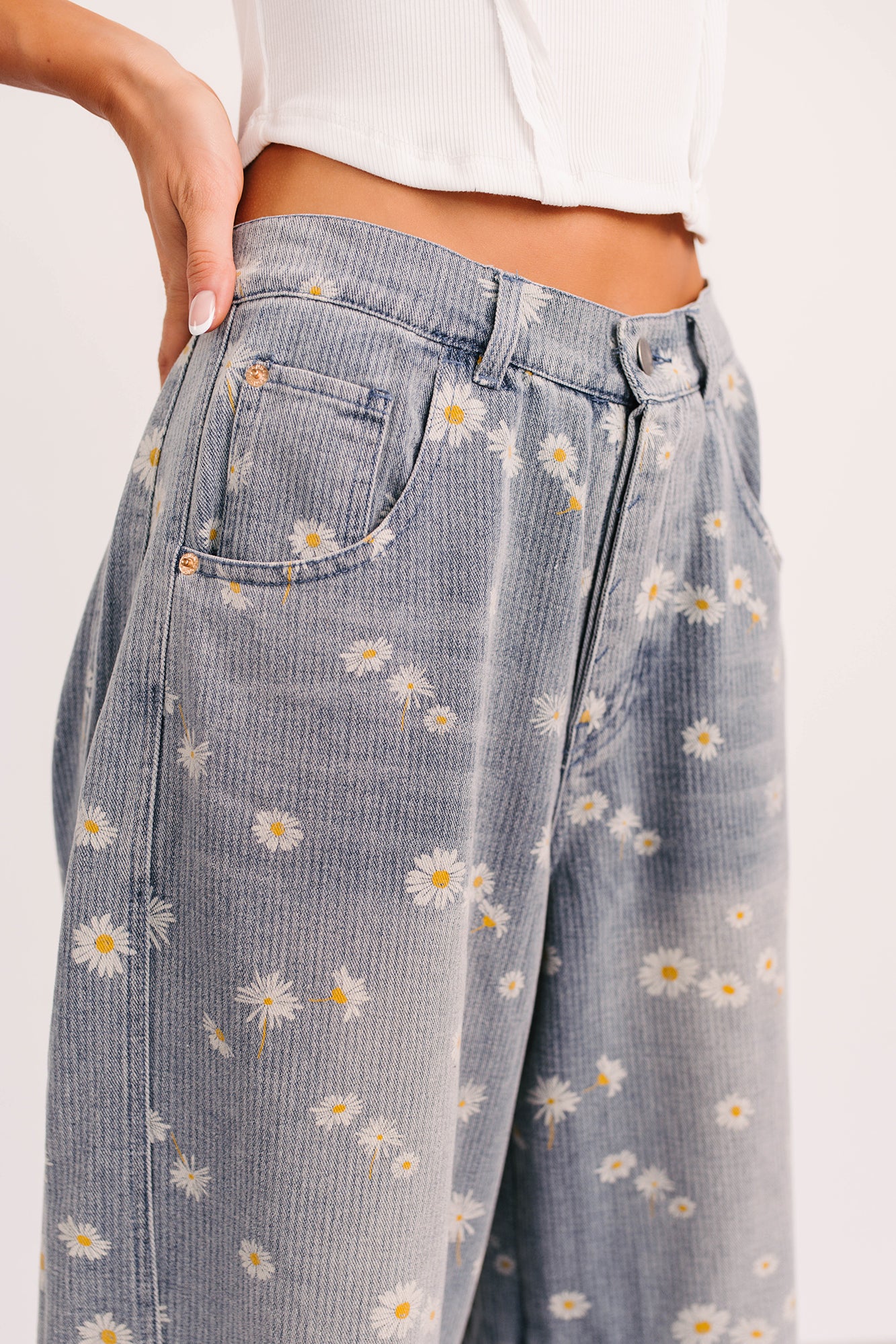 Women's Rae Floral Stripe Wide Leg Barrel Jeans in Denim - Size M Women's Rae Floral Stripe Wide Leg Barrel Jeans in Denim - Size M