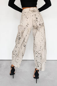 Zane High Rise Printed Barrel Kancan Jeans (Beige/Black) - NanaMacs