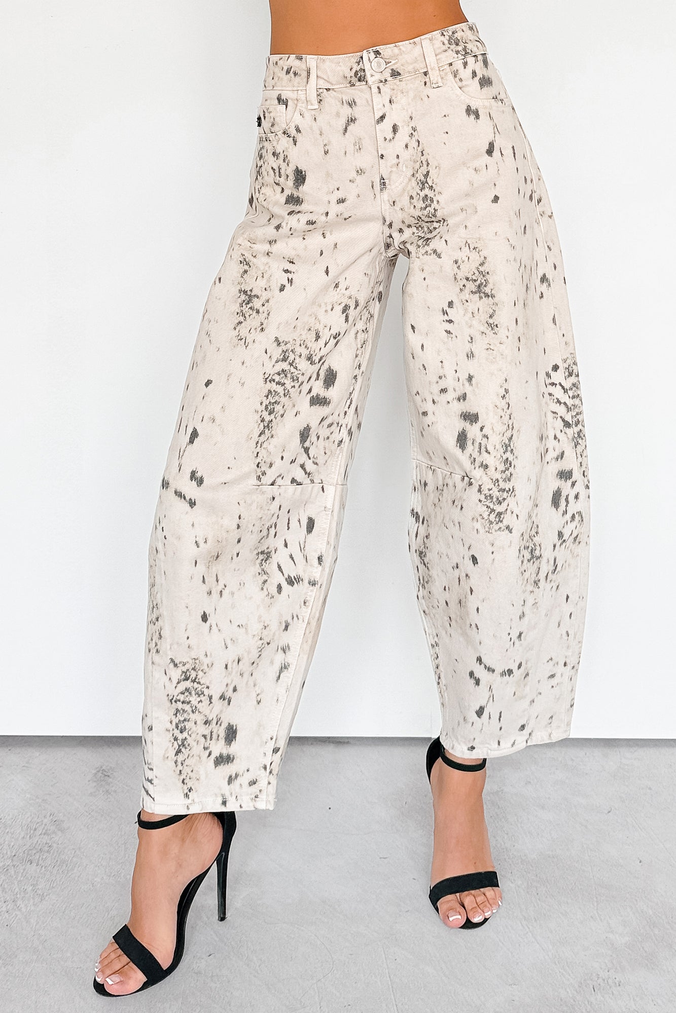Zane High Rise Printed Barrel Kancan Jeans (Beige/Black) - NanaMacs