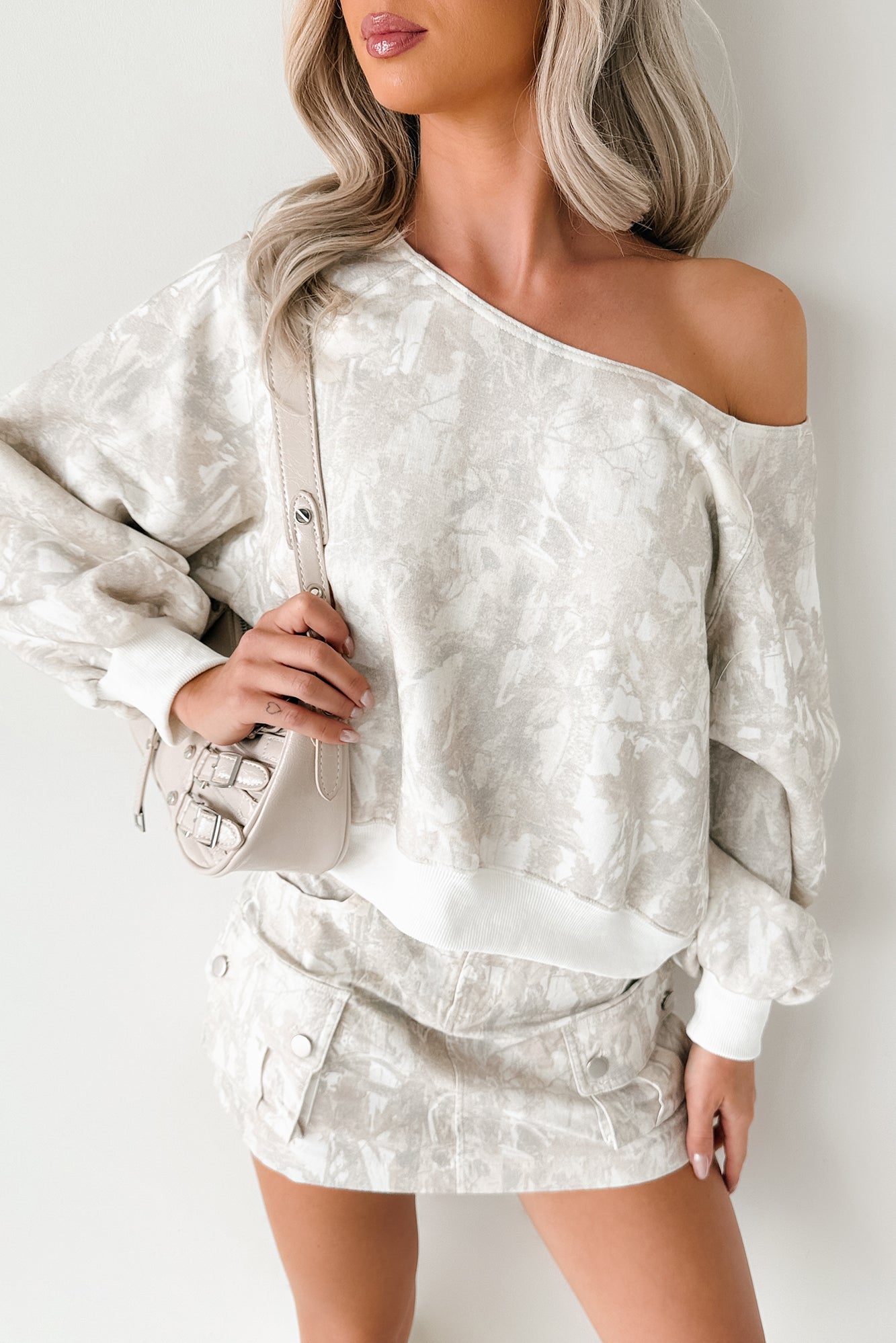 Chic Command Off The Shoulder Sweatshirt (Camo) - NanaMacs