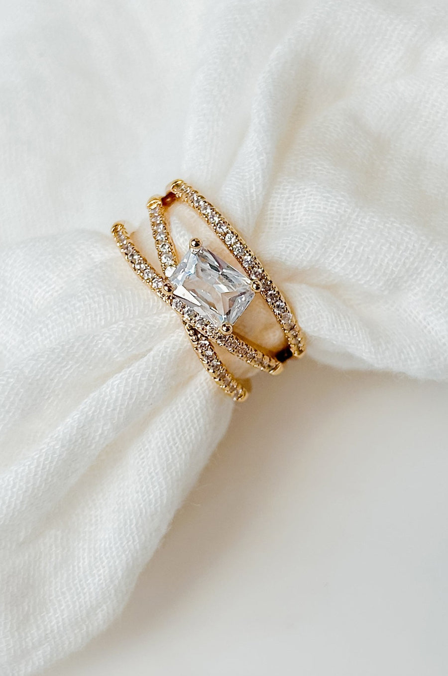 Classy Kate Asymmetric Diamond Ring (Gold)