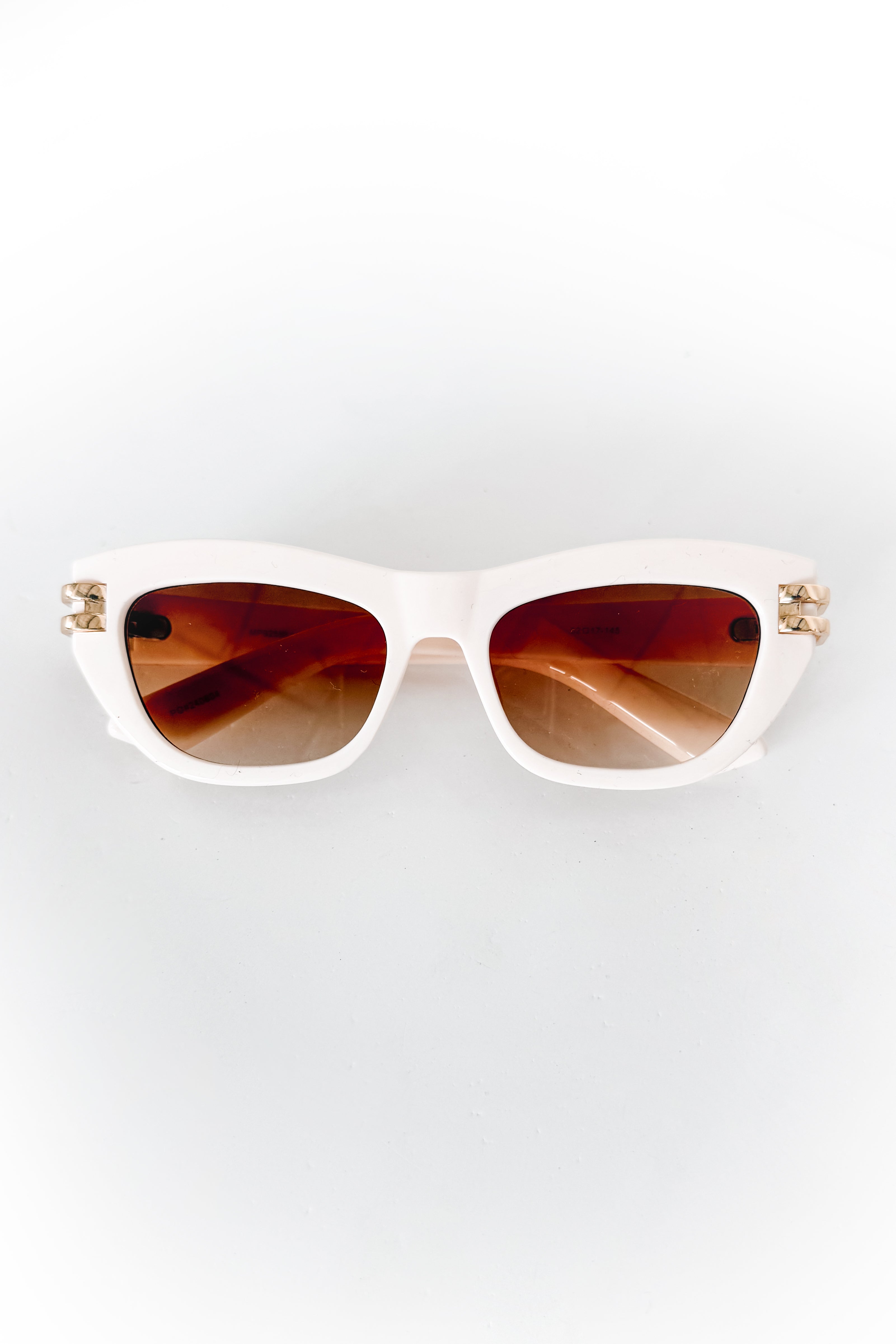 Make Way Thick Frame Cat Eye Sunglasses (Multiple Color Options) - NanaMacs