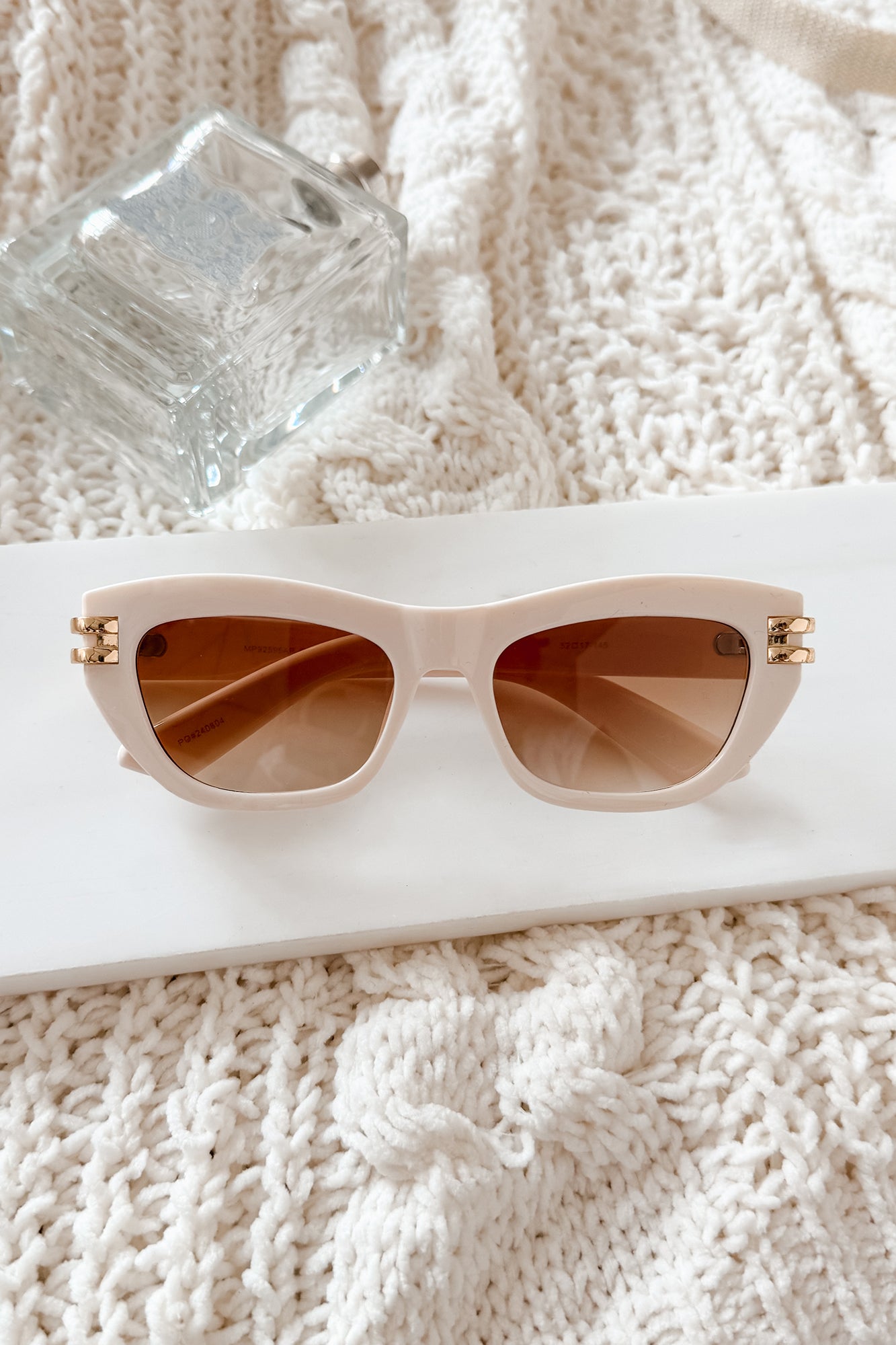 Make Way Thick Frame Cat Eye Sunglasses (Multiple Color Options) - NanaMacs