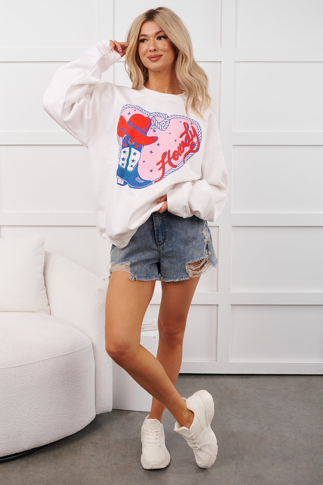 Howdy Romance Graphic Sweatshirt (White) - NanaMacs