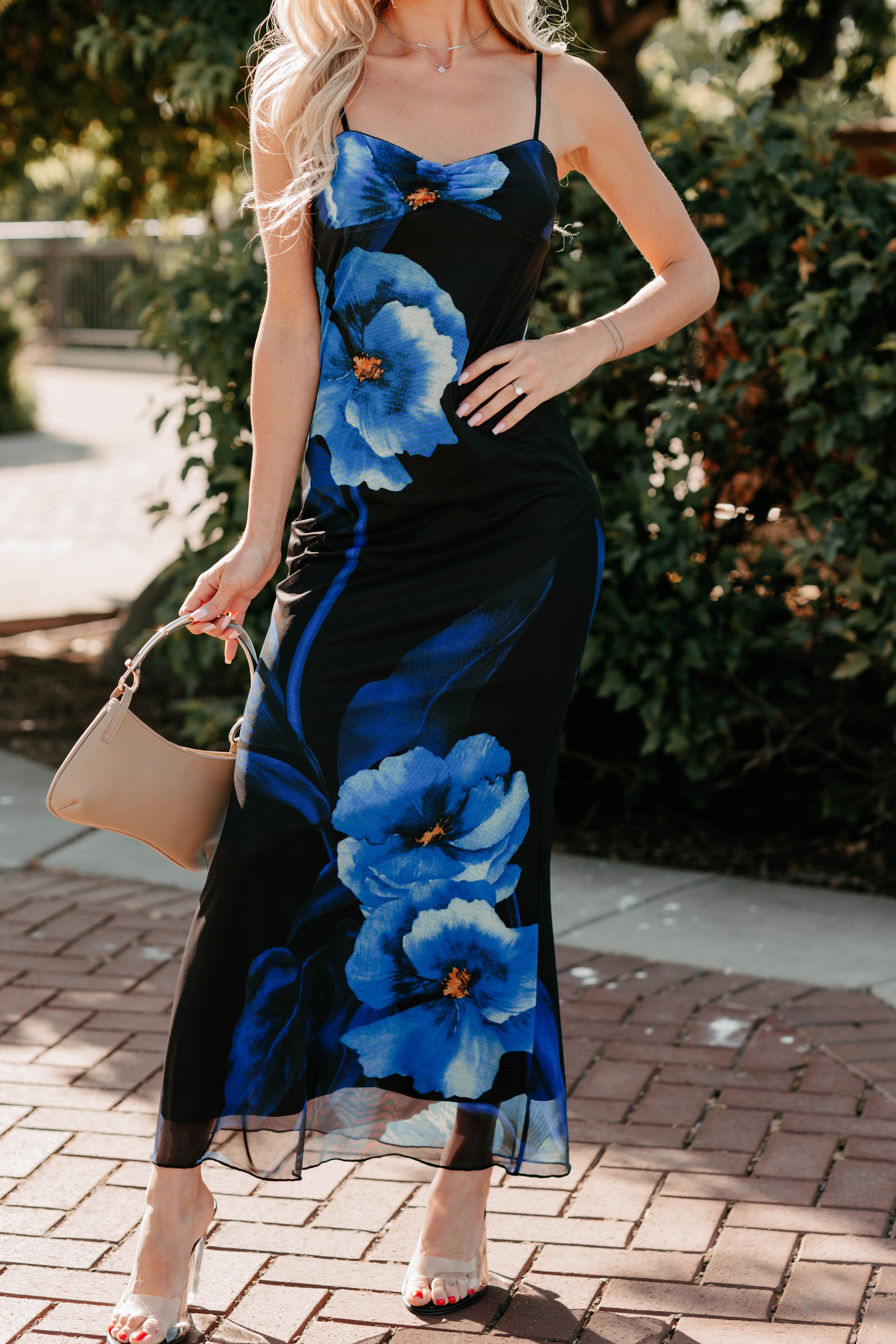 Women's Chic Uprising Sleeveless Floral Maxi Dress in Black/Blue