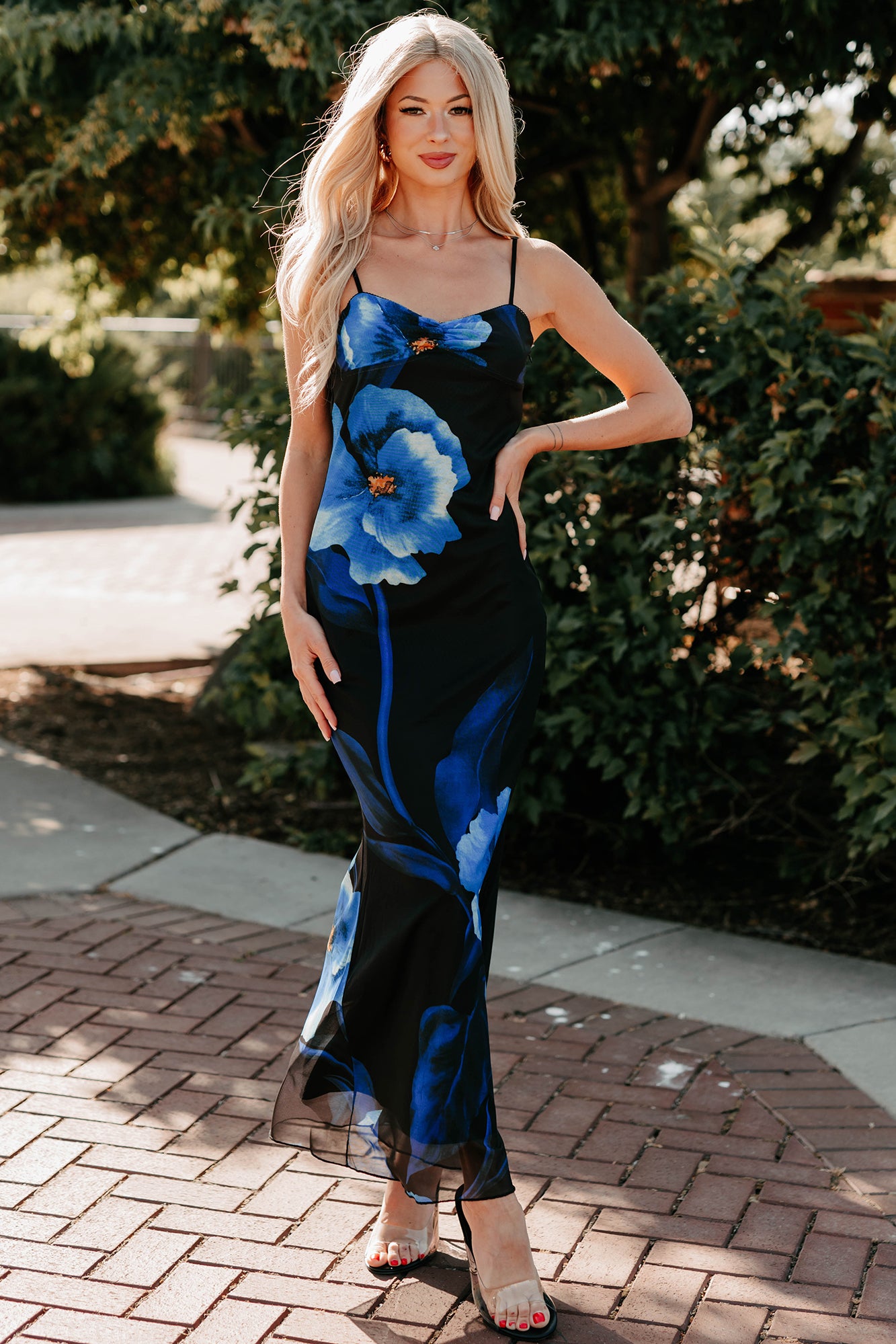 Women's Chic Uprising Sleeveless Floral Maxi Dress in Black/Blue - Size S Women's Chic Uprising Sleeveless Floral Maxi Dress in Black/Blue - Size S
