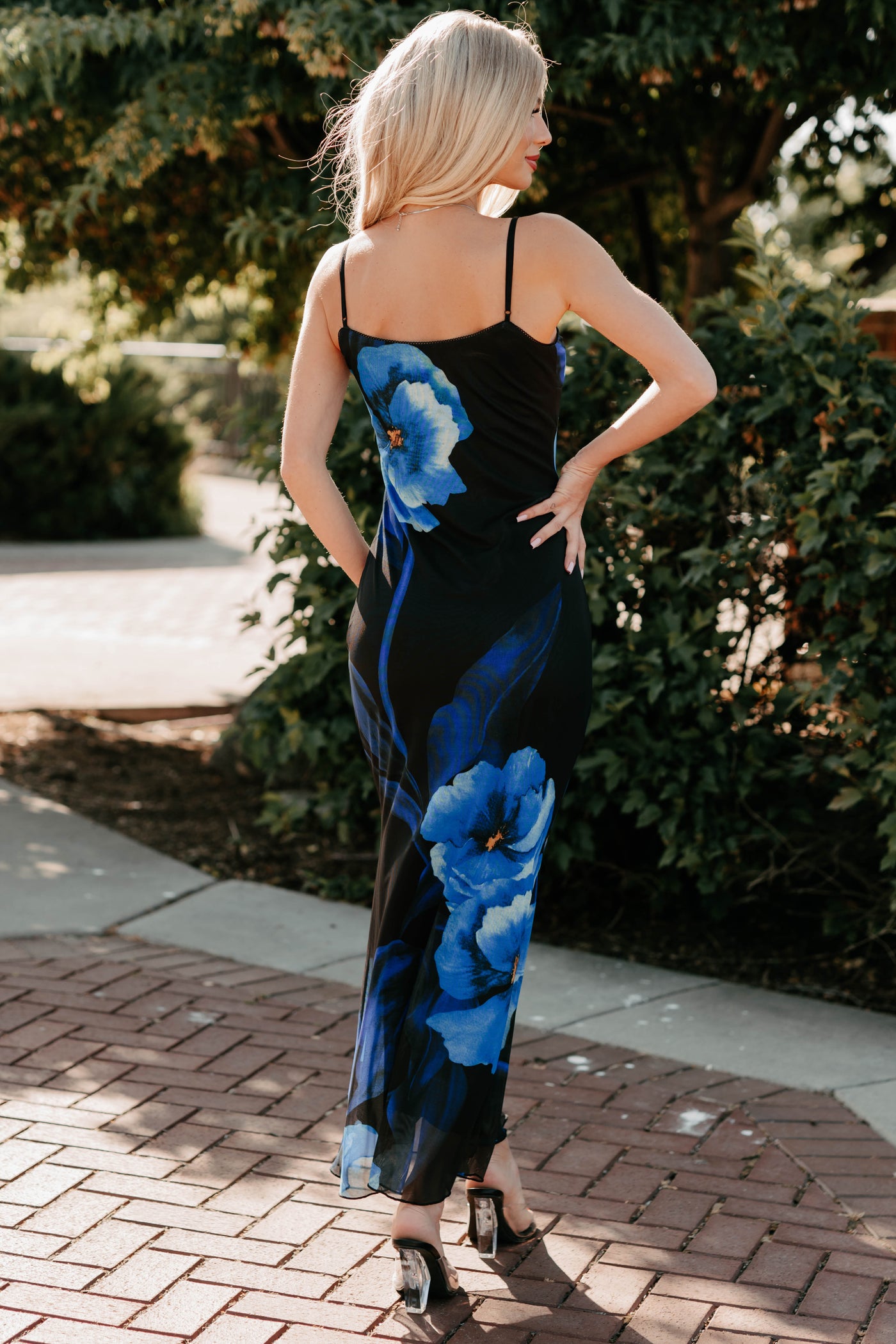 Women's Chic Uprising Sleeveless Floral Maxi Dress in Black/Blue - Size L Women's Chic Uprising Sleeveless Floral Maxi Dress in Black/Blue - Size L
