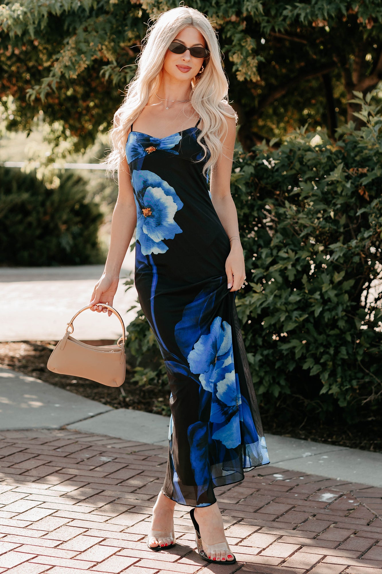 Women's Chic Uprising Sleeveless Floral Maxi Dress in Black/Blue