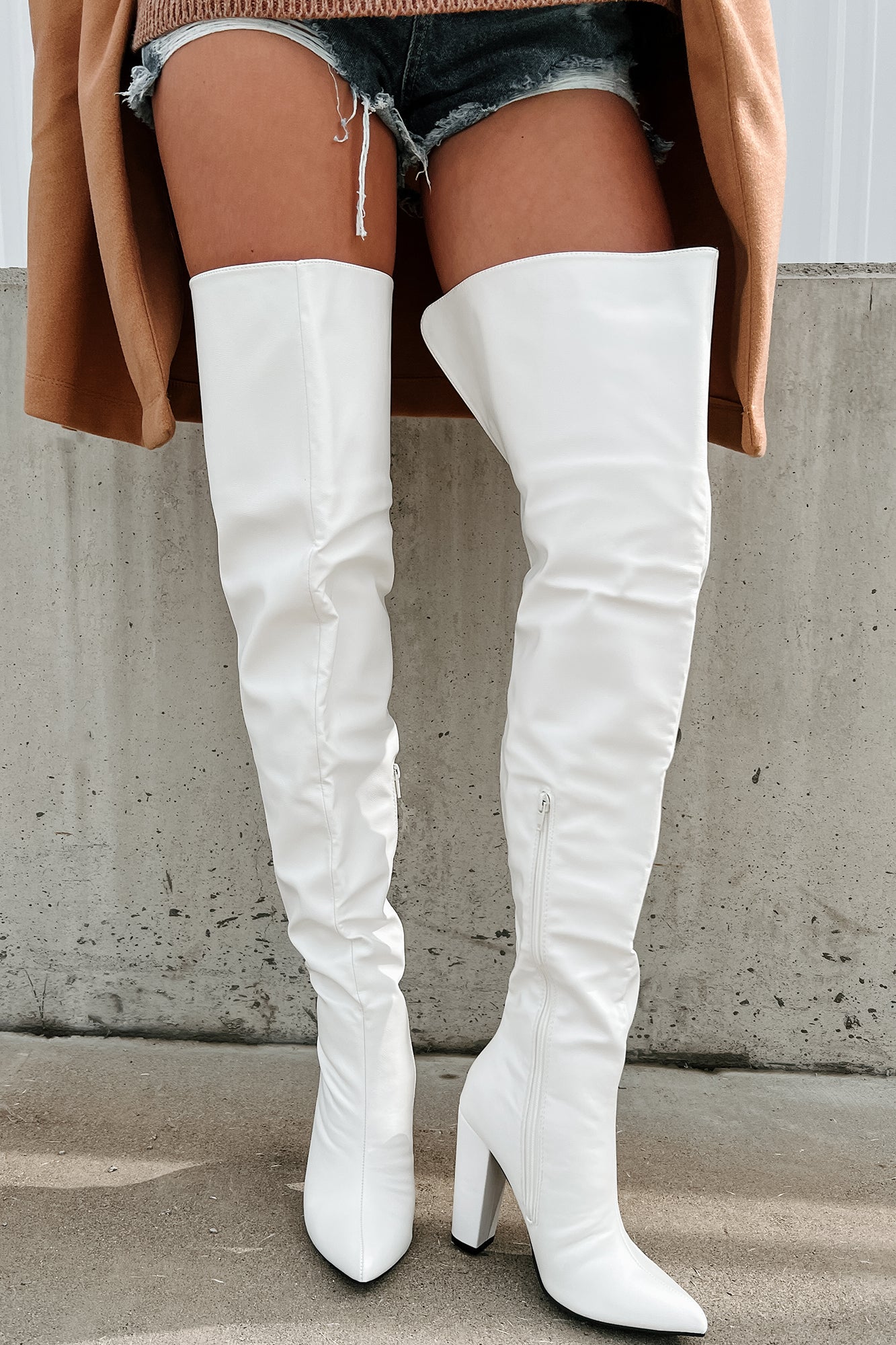 1921 Catch Me If You Can Thigh Highs White : : Clothing, Shoes &  Accessories