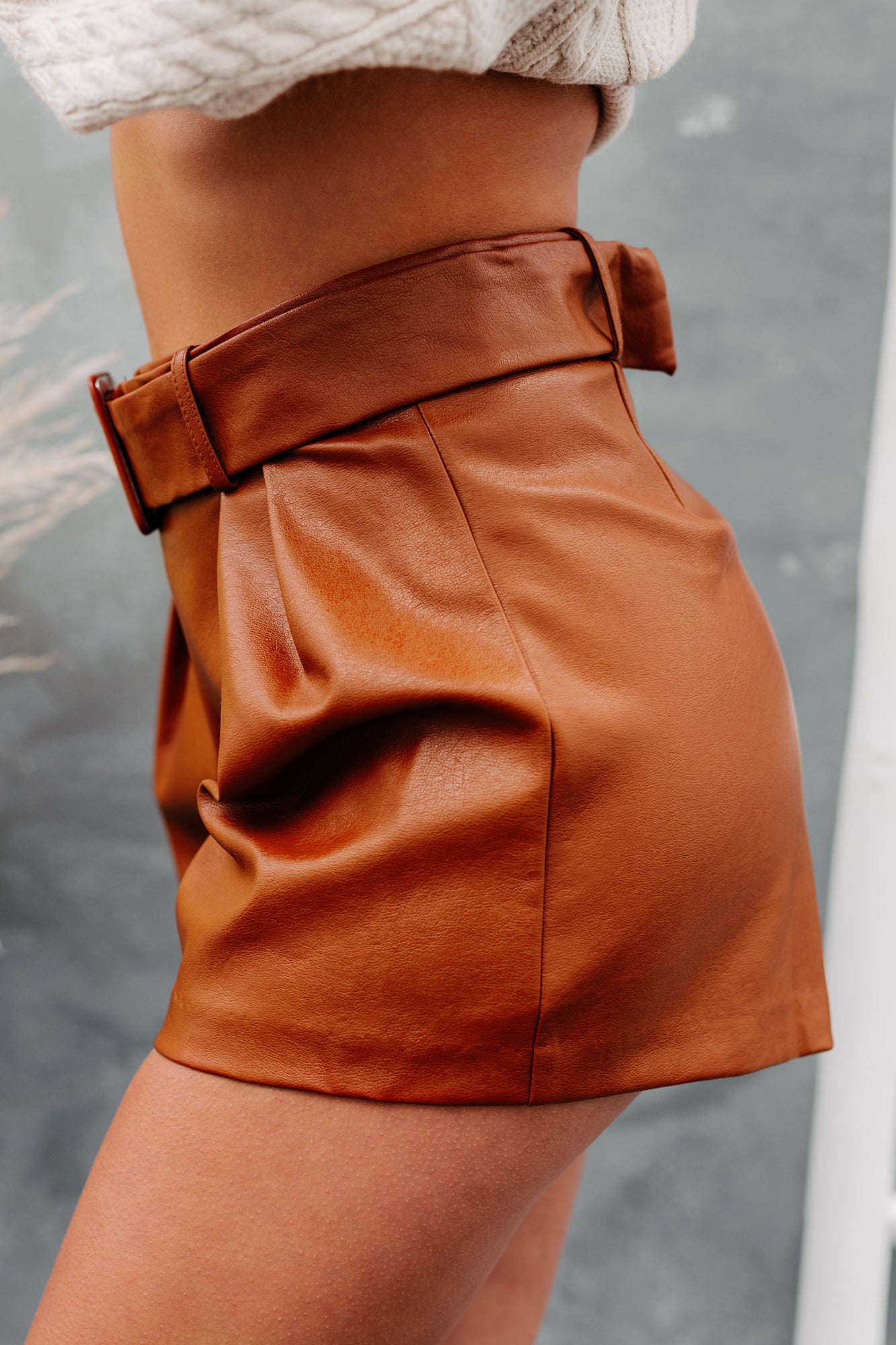 FRAME Leather Shorts In Camel Brown