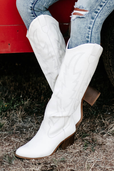 Kicking Up Some Dirt Chinese Laundry Western Boot (White) - NanaMacs
