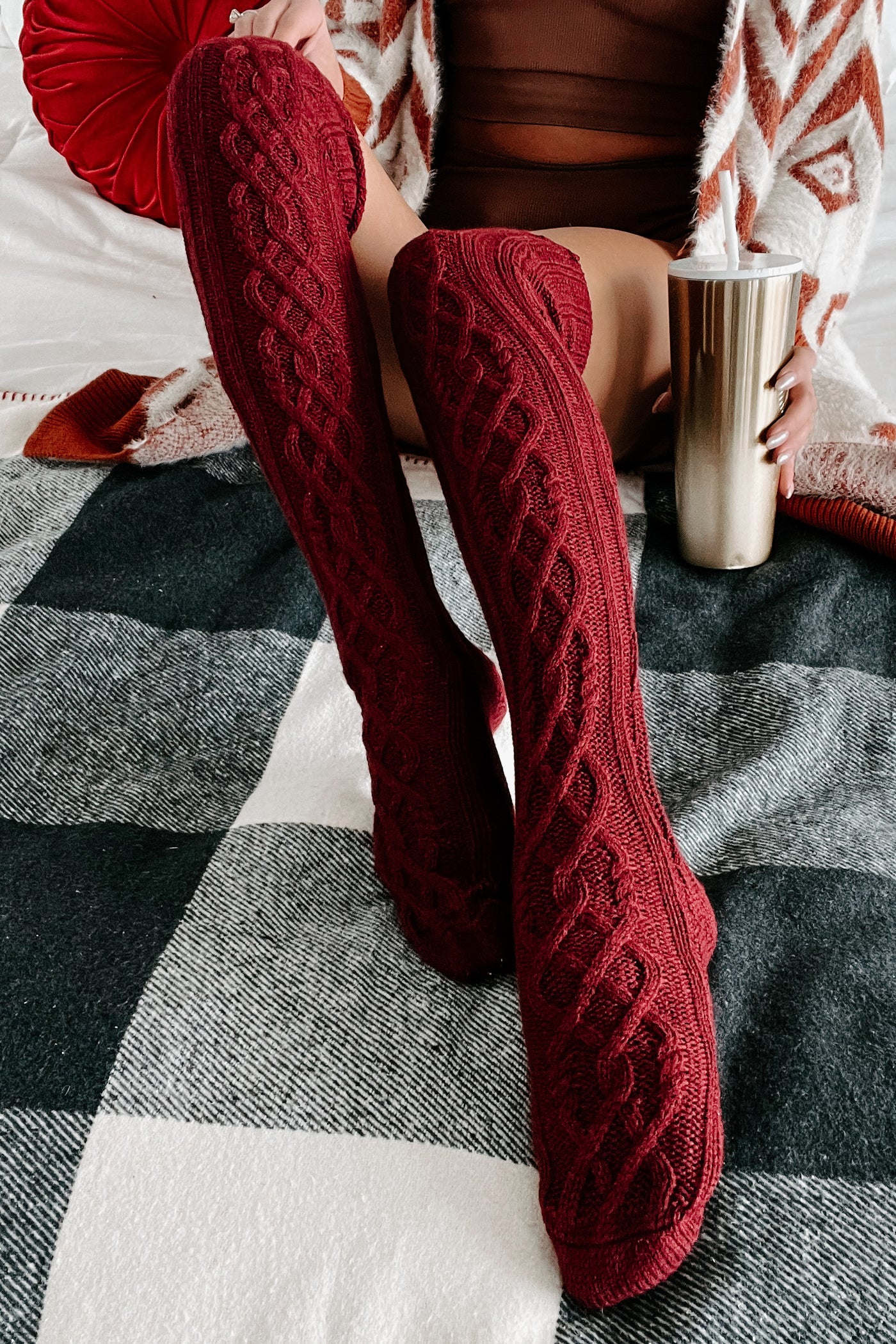 Toasty Toes Knee-High Cable Knit Socks (Burgundy)
