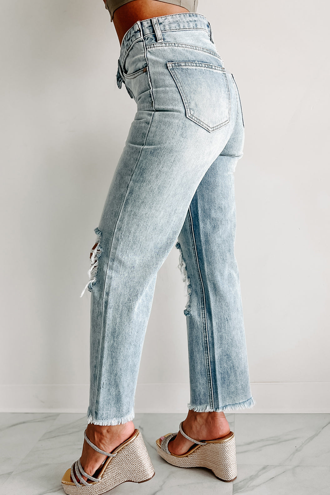 THE LIA HIGH RISE STRAIGHT LEG JEANS IN LIGHT WASH