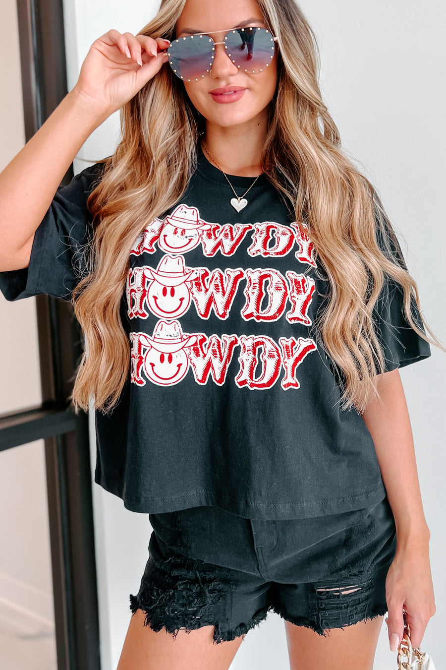 Smiling Howdy Cropped Graphic Tee (Black) - NanaMacs