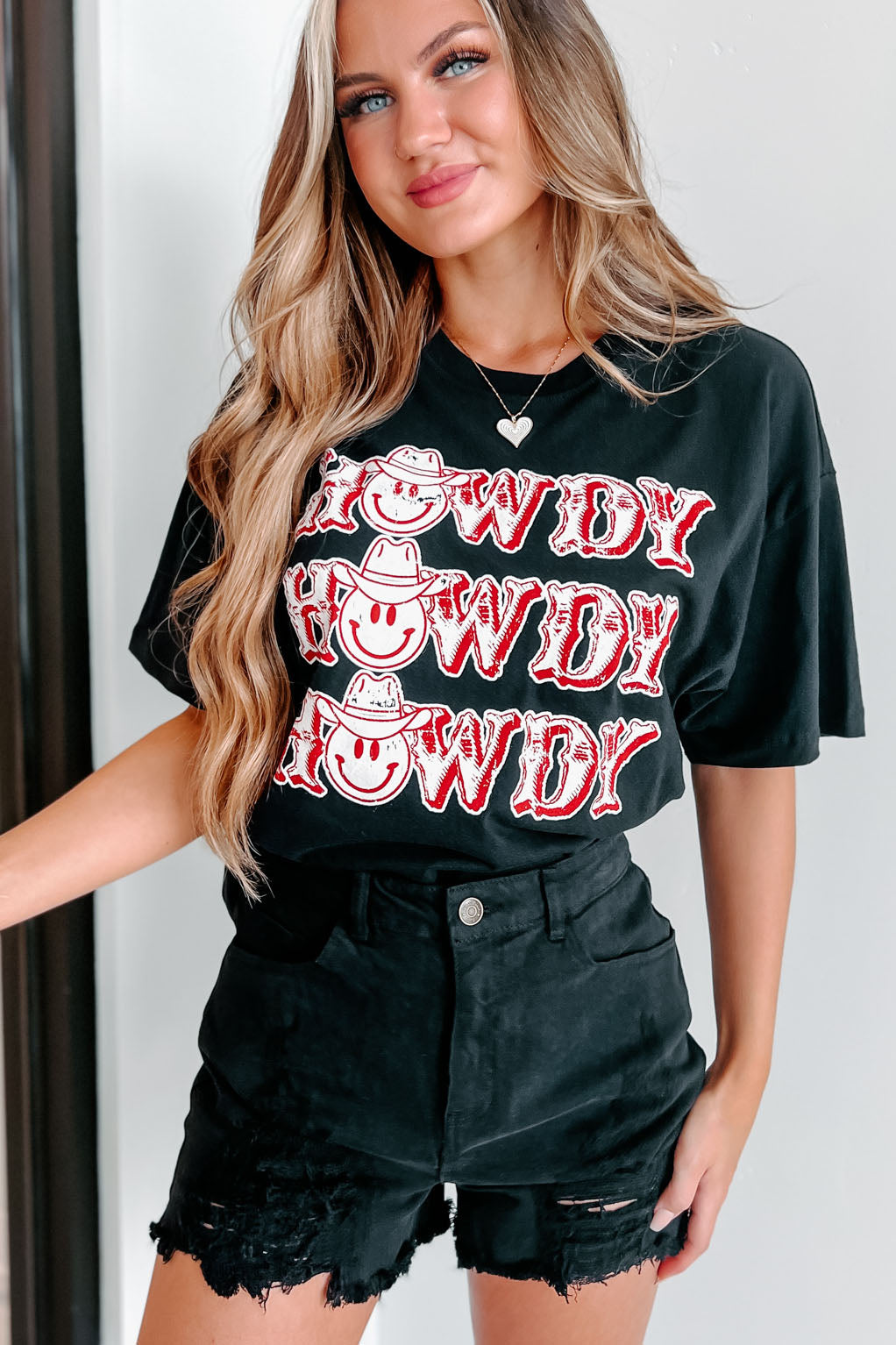 Smiling Howdy Cropped Graphic Tee (Black) - NanaMacs