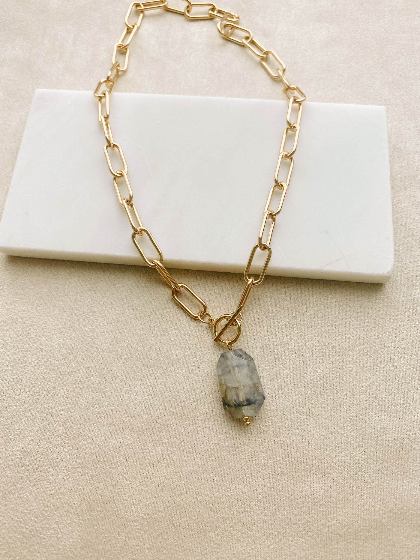 Relaxing My Chi Stone Pendent Necklace (Grey/Gold) - NanaMacs