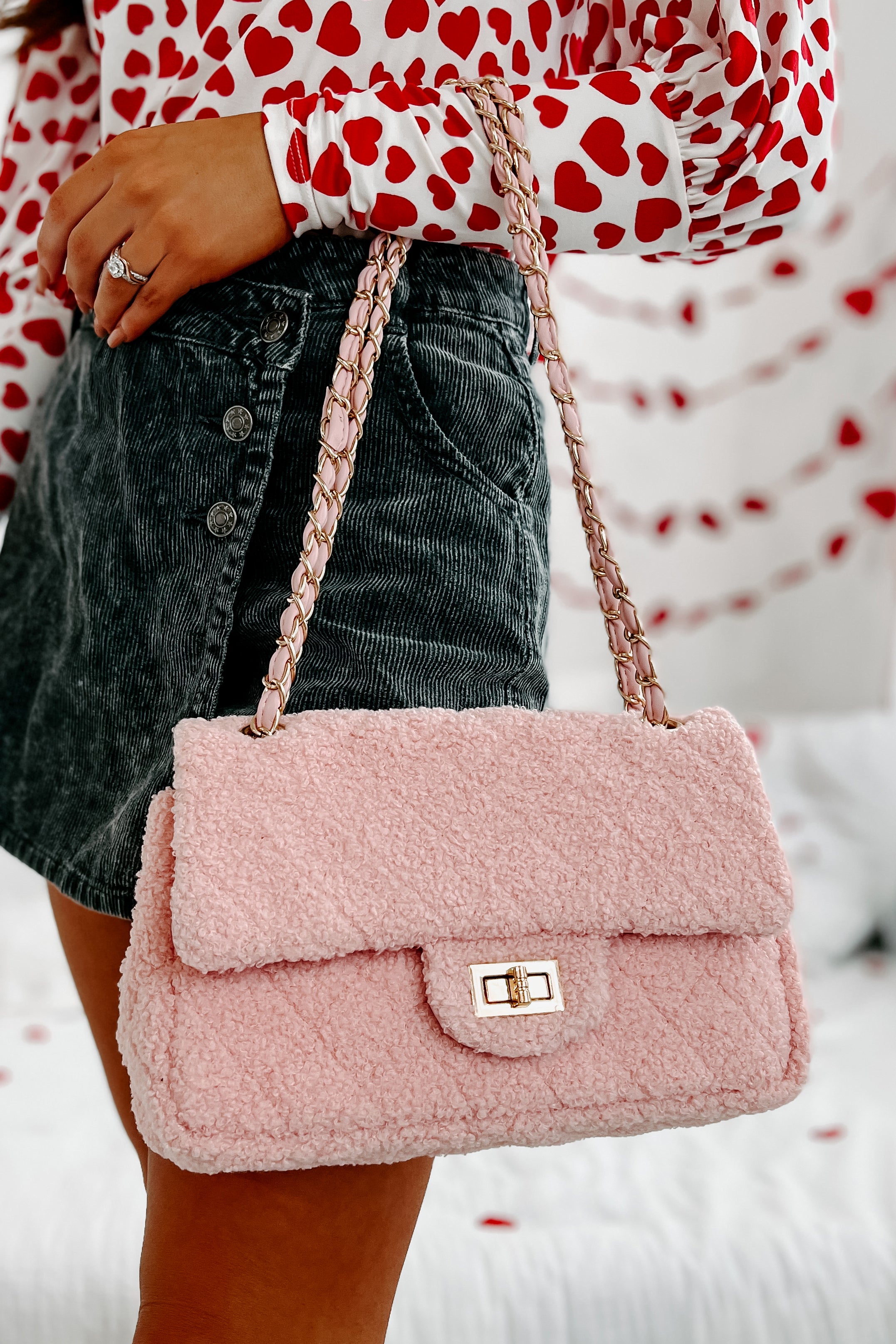 Past auction: Lady's pink silk quilted purse, Chanel | December 7, 2009