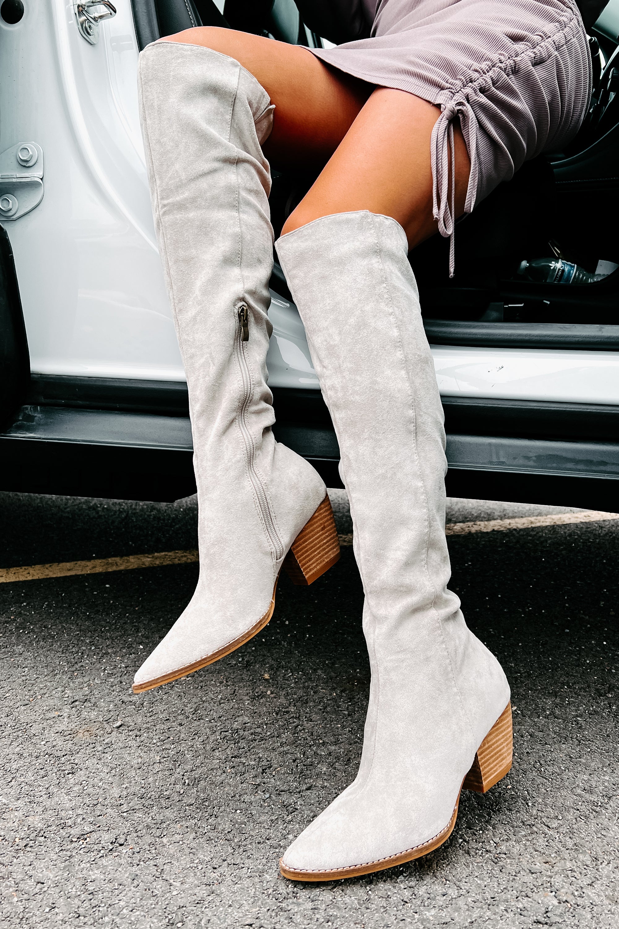21 Stylish Ways to Slay in Knee High Boots – May the Ray