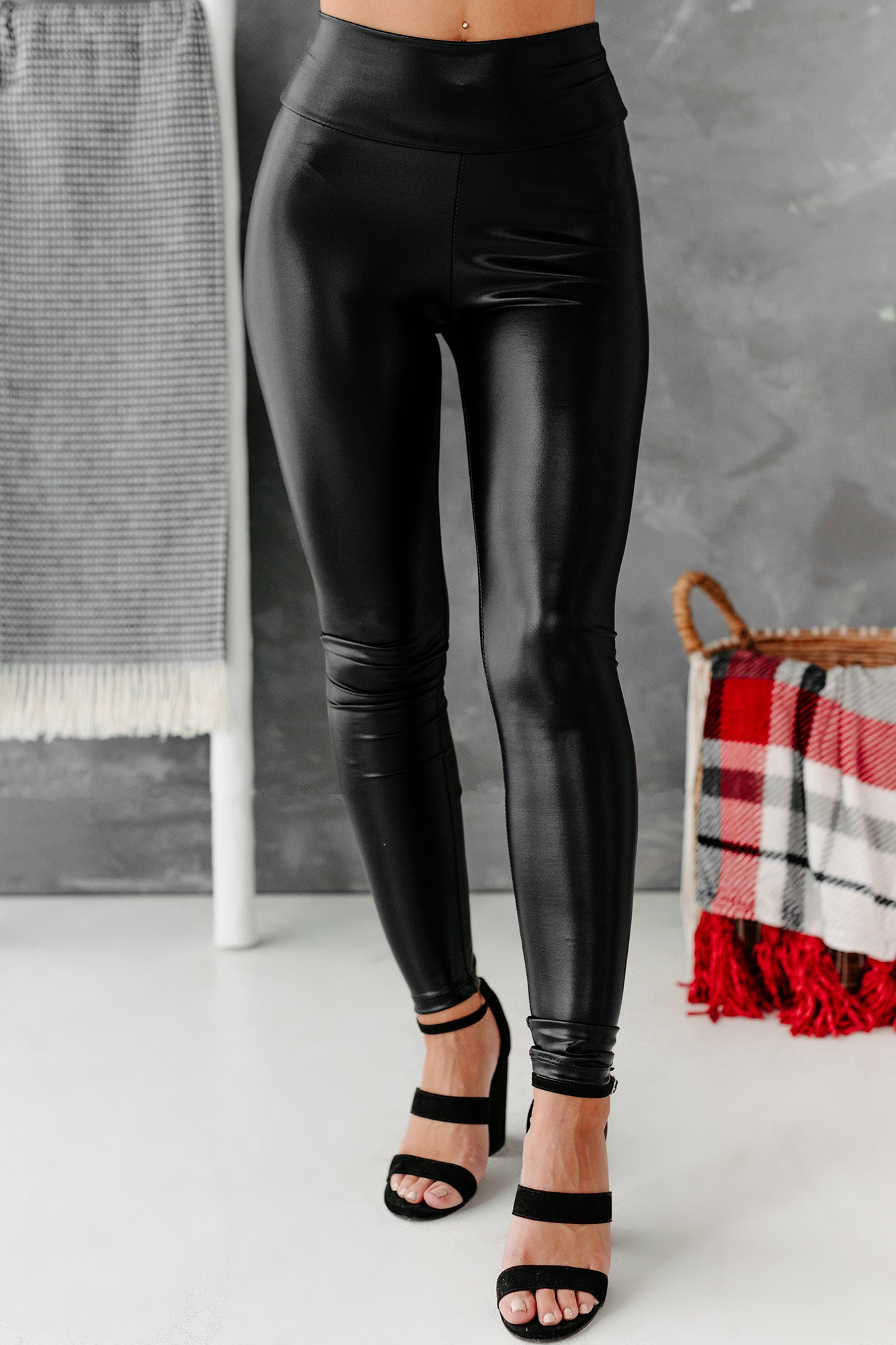 Black Leather Look Leggings – AX Paris