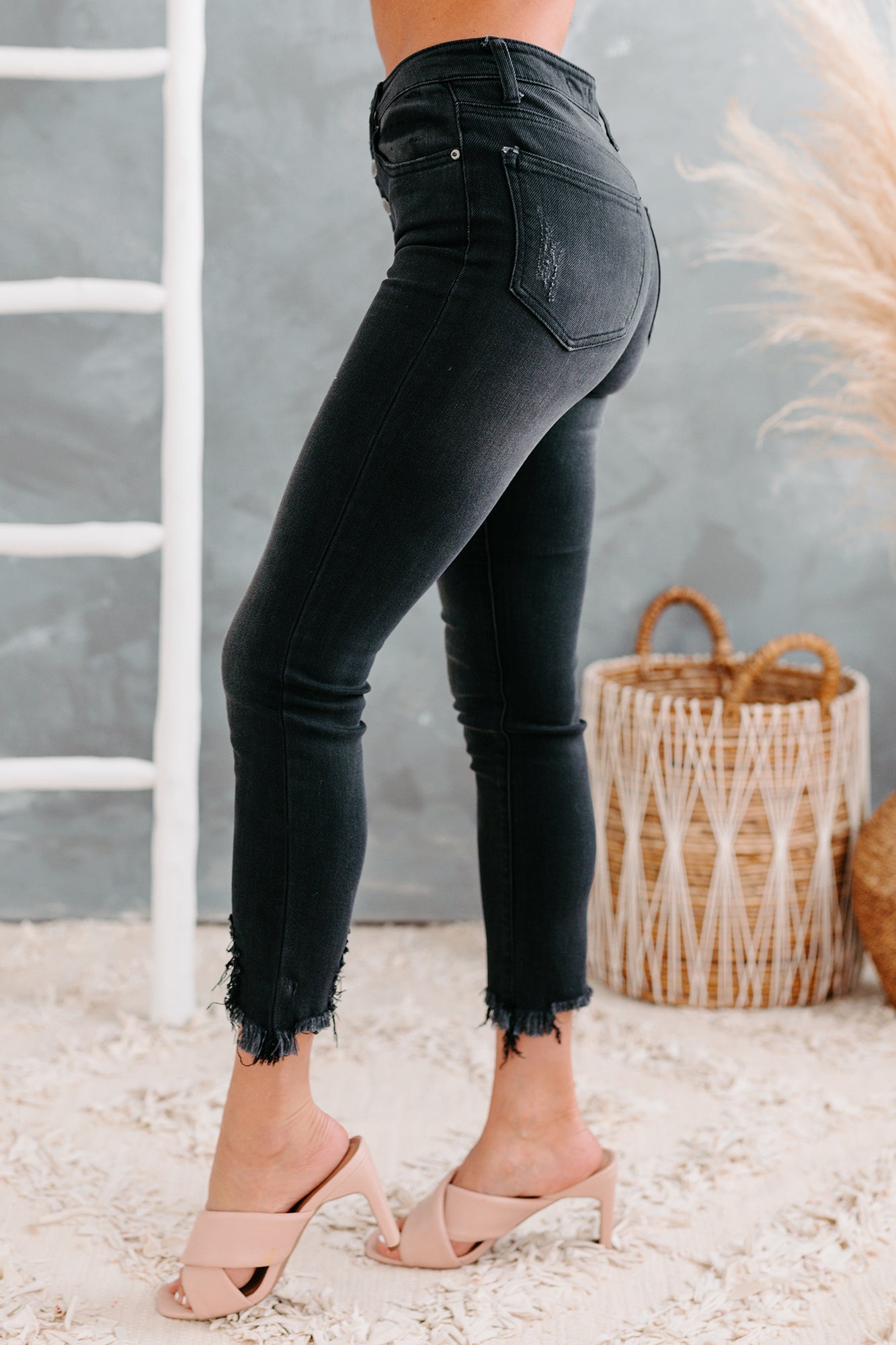 Black jeans 2025 with frayed bottoms