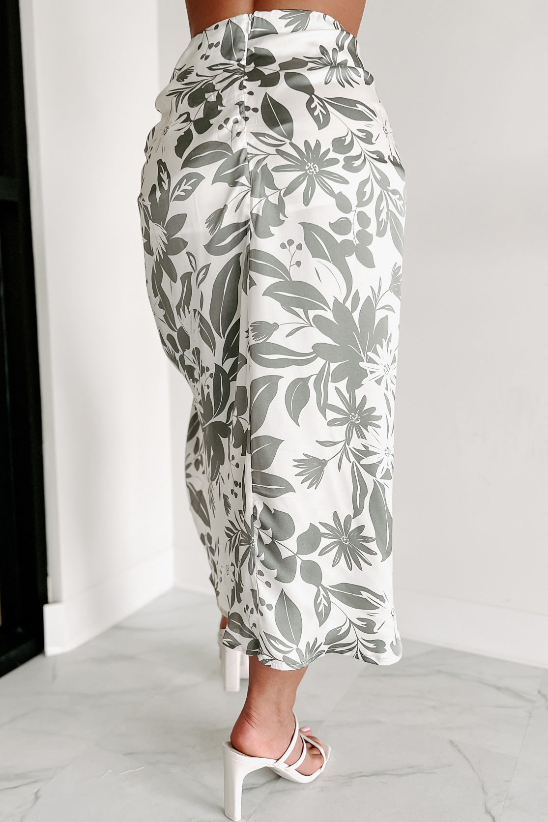 Playing Tourist Floral Satin Midi Skirt (Grey) - NanaMacs